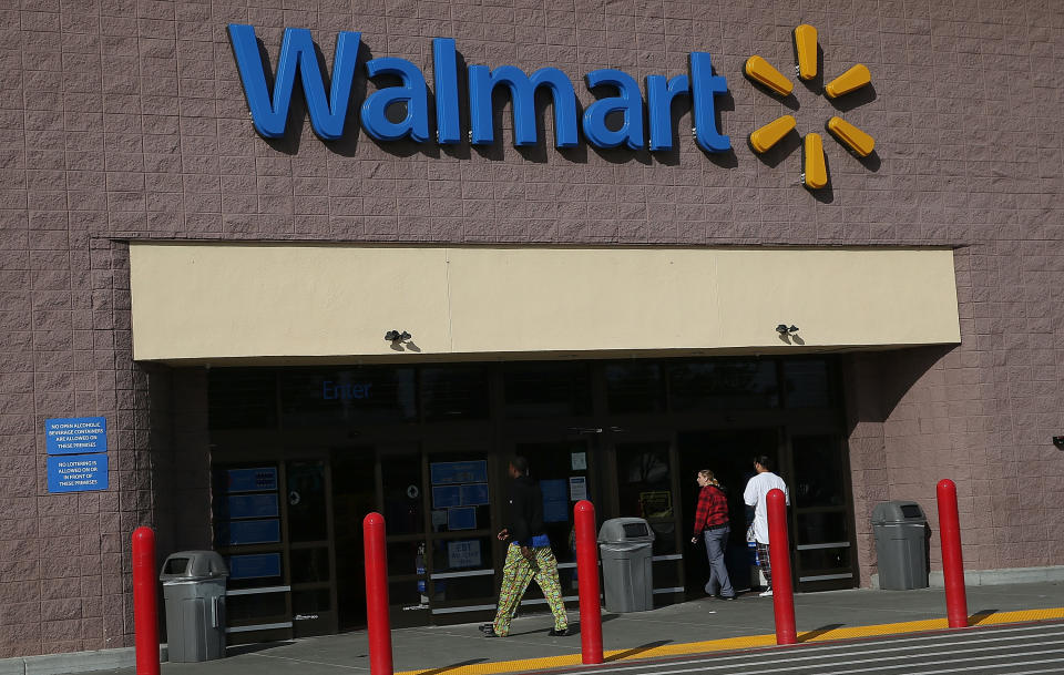 Der US-Konzern Wal-Mart schafft es auf der Liste der wertvollsten Unternehmen immerhin auf den neunten Platz. Die Supermarktkette hat laut "Handelsblatt" einen Börsenwert von 221,1 Milliarden Euro. Der größte private Arbeitgeber hat damit einen Sprung von fast 20 Prozent gemacht. Der Nettogewinn lag 2014 bei 13,1 Milliarden Euro.