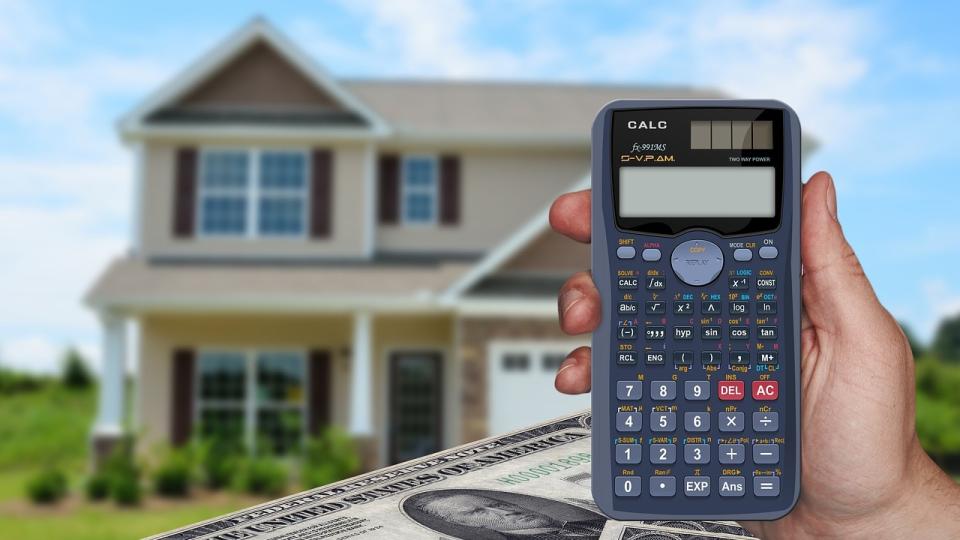 一名持有三棟房子的網友表示，自己也認為現今房價太高，直言即使「房價砍一半也不會賠到甚麼錢」。（示意圖／取自pixabay）