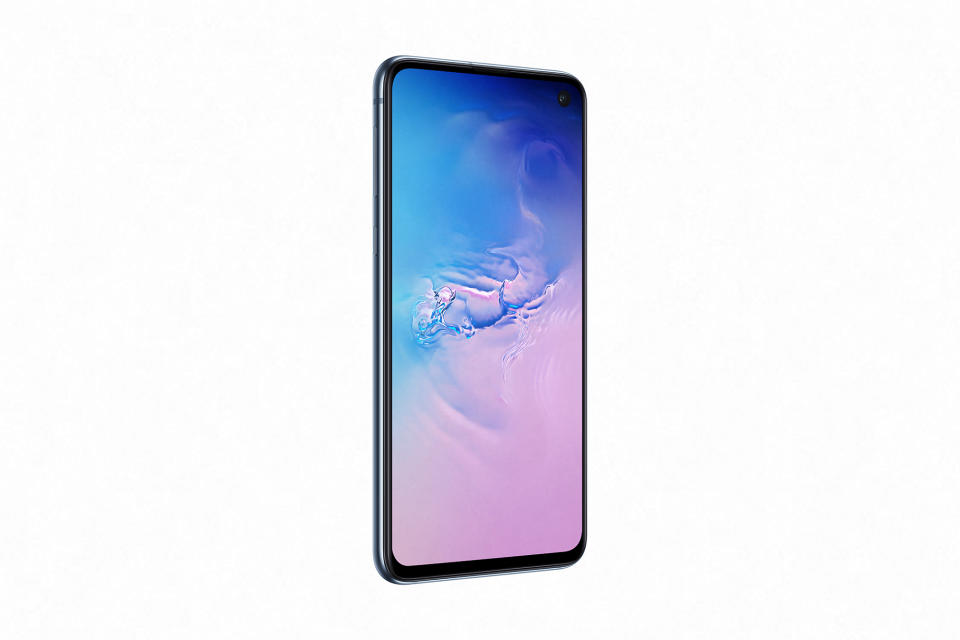 The Galaxy S10e packs the power of Samsung's Galaxy S10 flagship at a lower price. (Image: Samsung)