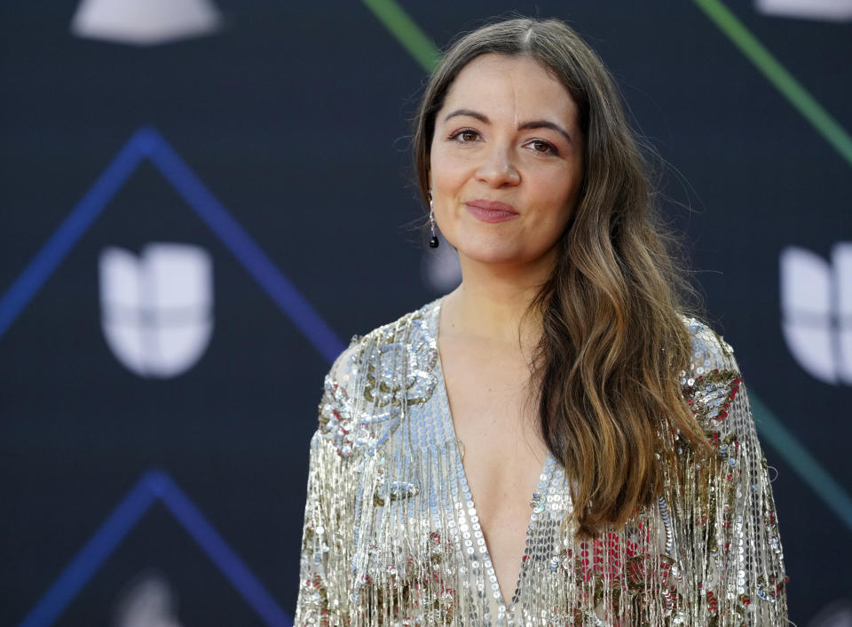 ARCHIVO - Natalia Lafourcade llega a la 22ª entrega del Latin Grammy el jueves 18 de noviembre de 2021 en la Arena MGM Grand Garden en Las Vegas. Lafourcade tiene cinco nominaciones al Latin Grammy, según se anunció el 19 de septiembre de 2023. (Foto Eric Jamison/Invision/AP)