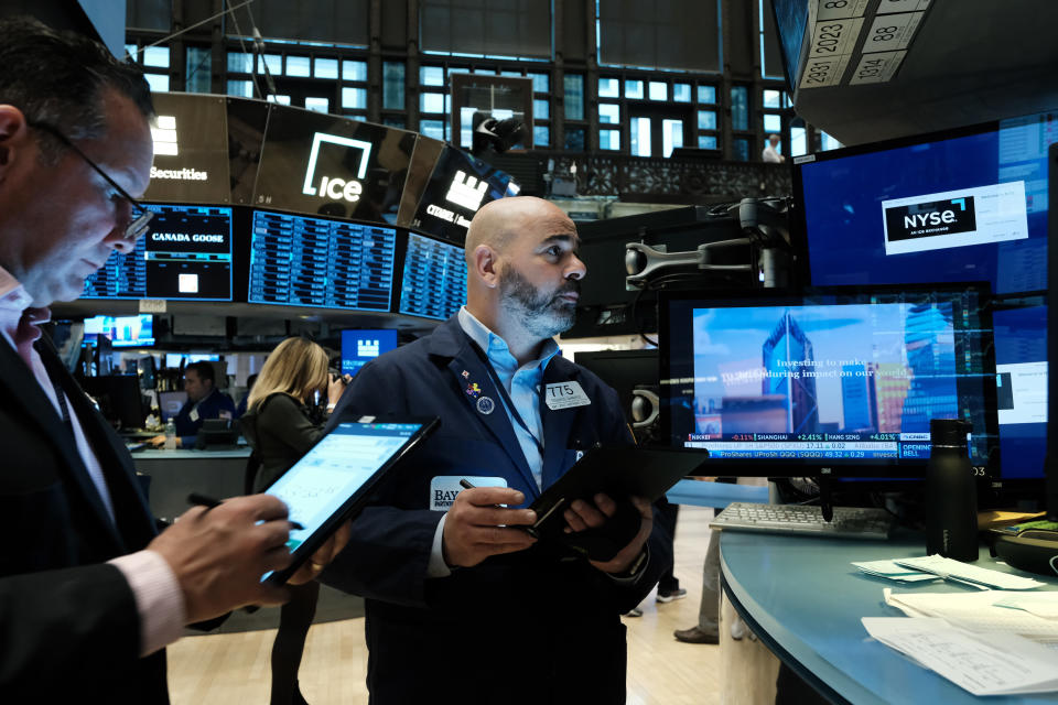 NEW YORK, NEW YORK - MAY 02: Traders work on the floor of the New York Stock Exchange (NYSE) on May 02, 2022 in New York City. After falling over 600 points on Friday, stocks were up slightly in morning trading. (Photo by Spencer Platt/Getty Images)