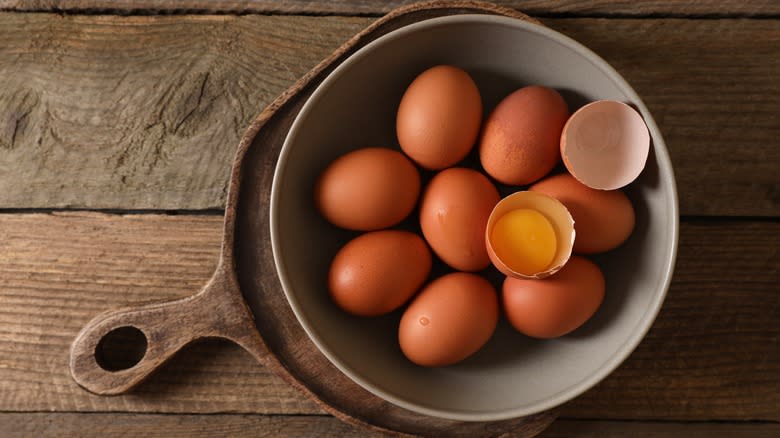 bowl of raw chicken eggs