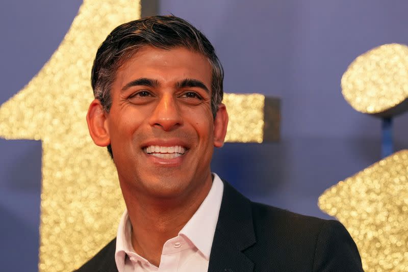 FOTO DE ARCHIVO: El exministro de Economía Rishi Sunak asiste al estreno de Matilda the Musical durante la gala de apertura del BFI London Film Festival, en Londres