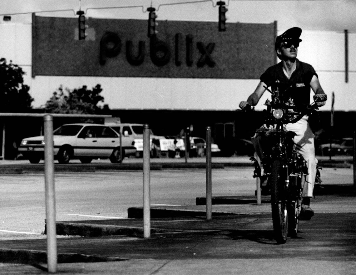 The downtown Hollywood Publix in 1993. Miami Herald File