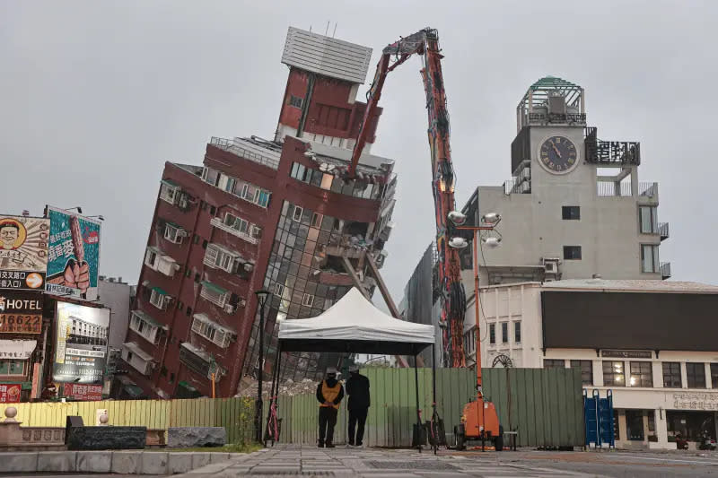 ▲天王星大樓拆除作業持續進行中。（圖／NOWnews攝影中心）