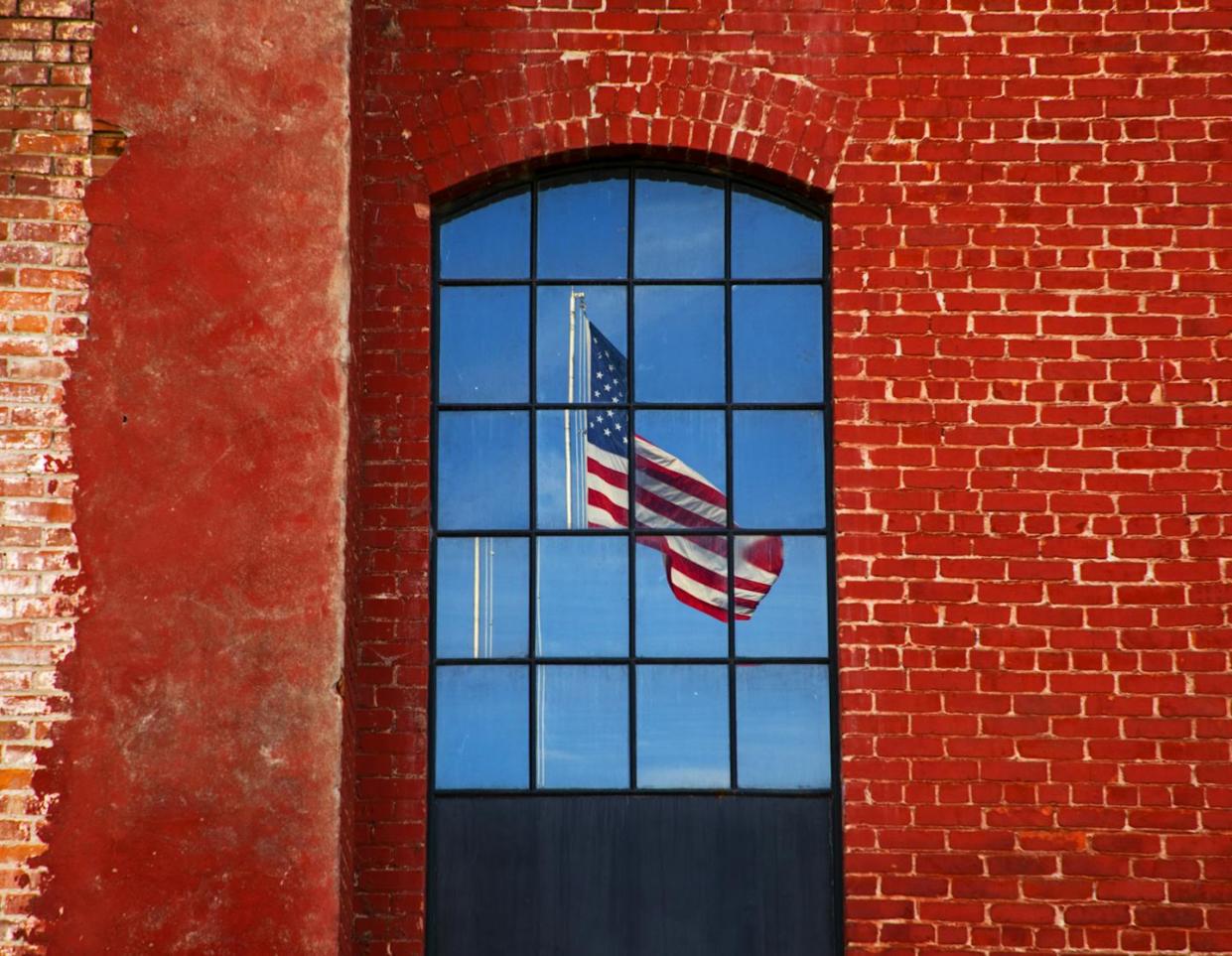 While blue, Democratic states are becoming bluer, red, Republican-leaning states are becoming more conservative. <a href="https://media.gettyimages.com/id/1332599651/photo/divided-american-flag-in-window.jpg?s=1024x1024&w=gi&k=20&c=YofHukGaSoRcgrB59fBzp47y8zYm91SW5xEaVntqcc4=" rel="nofollow noopener" target="_blank" data-ylk="slk:Matt Champlin;elm:context_link;itc:0;sec:content-canvas" class="link ">Matt Champlin</a>