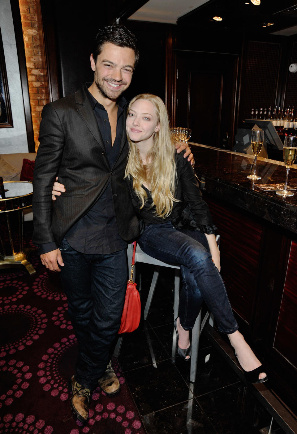 Dominic Cooper and Amanda Seyfried had a date night at a London movie premiere on April 21, 2009. (Photo: Jon Furniss/WireImage)