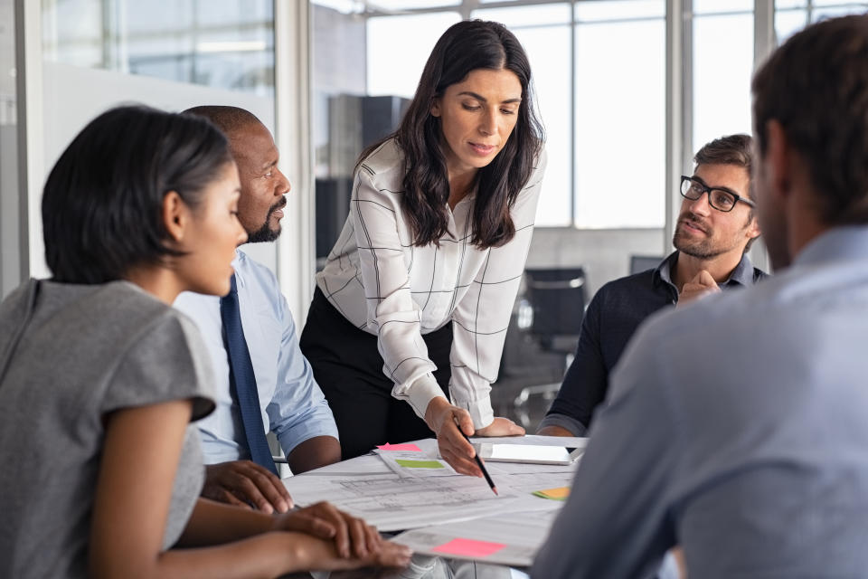 <p>La capacidad de causar impacto en los demás es fundamental tanto si se es jefe de equipo como si no. Ayuda a motivar a los compañeros favoreciendo así la productividad. (Foto: Getty Images).</p> 