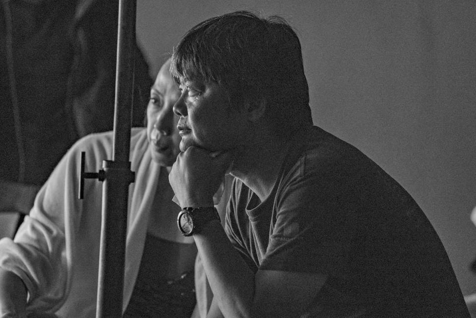 導演姚宏易（右）與舞蹈家許芳宜（左）在《我心我行》拍片現場。（三乘影像事務所提供）