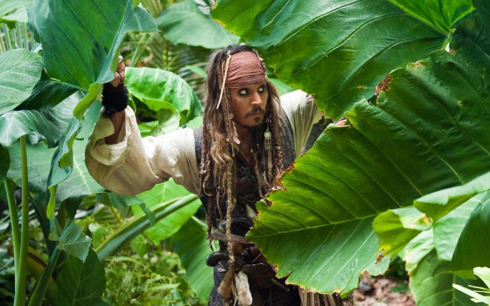 Kehrt er als Captain Jack Sparrow (Bild aus "Pirates of the Caribbean - Fremde Gezeiten") zurück? Ein Comeback von Johnny Depp ist nicht ausgeschlossen. (Bild: Disney Enterprises, Inc. / Peter Mountain)