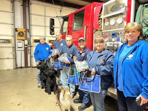 Tyler Obedience Training Club donating pet oxygen masks to the Holly Lake Volunteer Fire Department