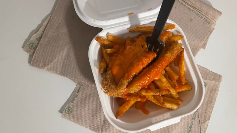 buffalo chili fries