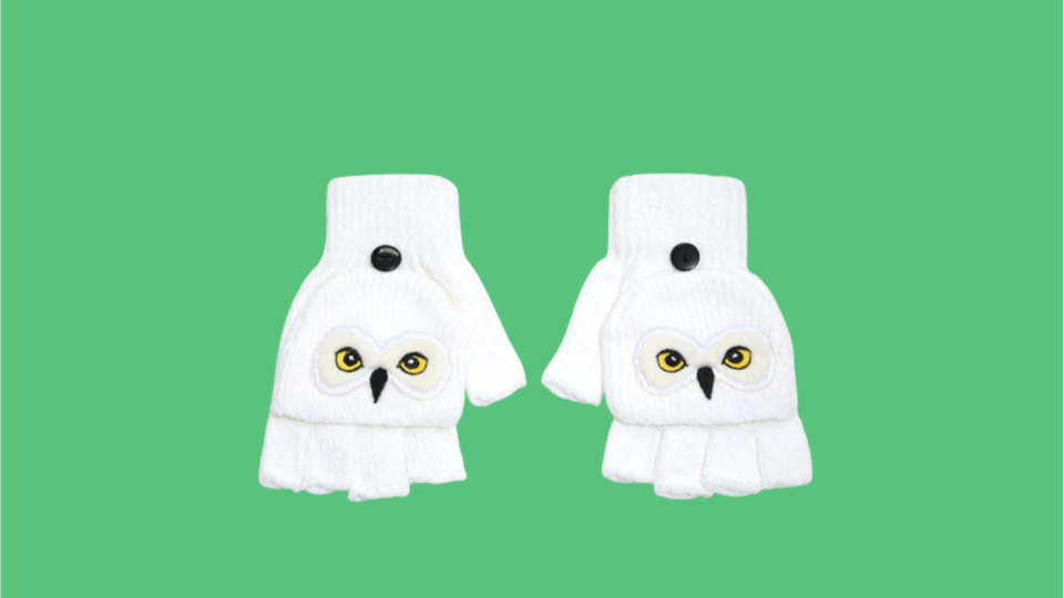 Keep her hands cozy with these Hedwig fingerless gloves.