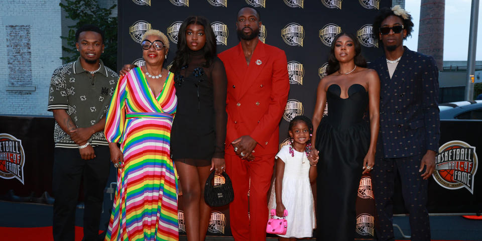 Dahveon Morris, Jolinda Wade, Zaya Wade, Dwyane Wade, Kaavia James Wade, Gabrielle Union and Zaire Wade. (Mike Lawrie / Getty Images)