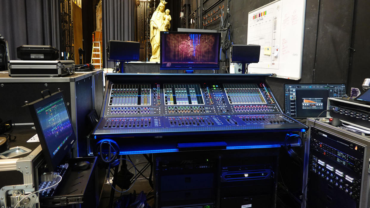  The Quantum338 at AT&T PAC’s monitor mix position. 