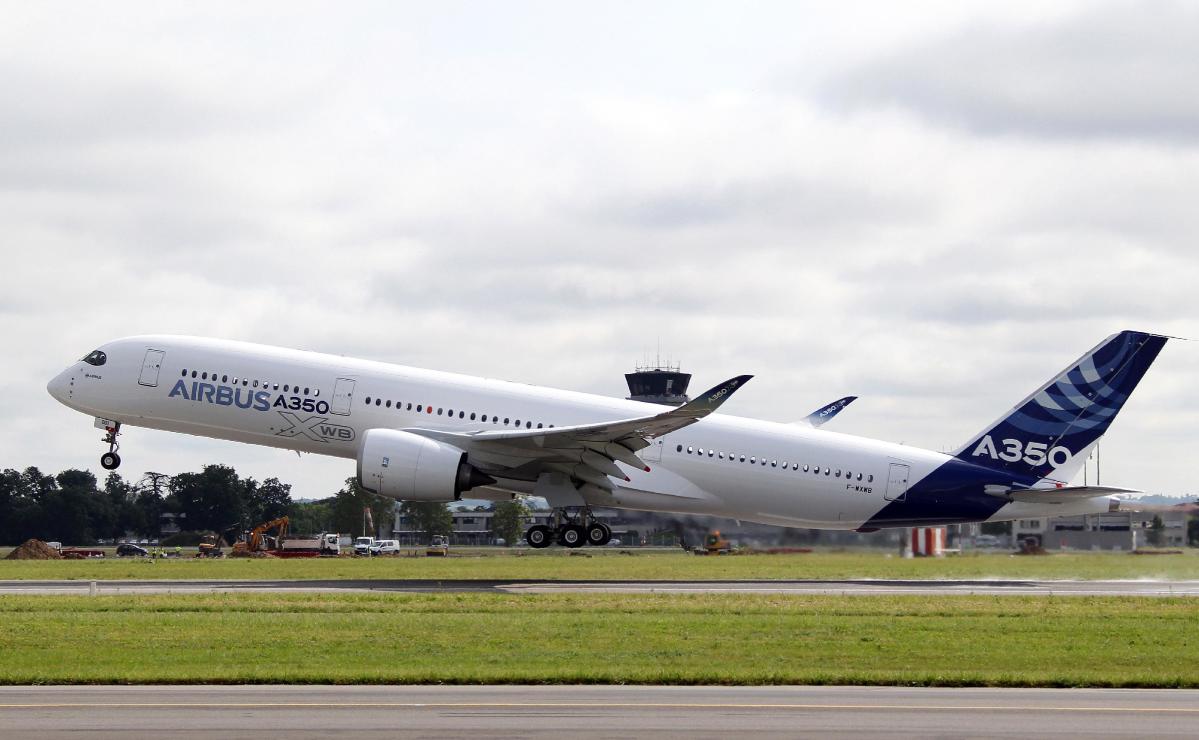 First Flight Of Airbus A350 Reopens Wide Body Race