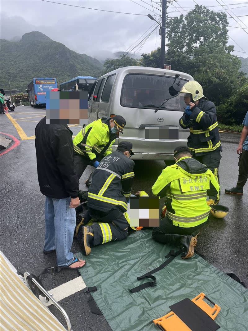 金瓜石勸濟堂貨車司機沒拉手煞車竟以肉身擋車，無生命跡象。（圖／翻攝畫面）