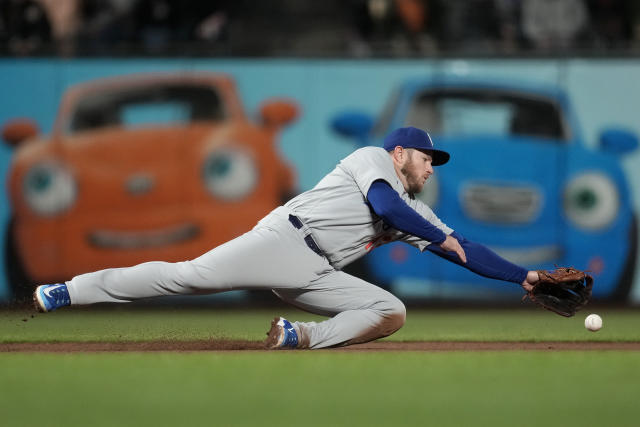 Mookie Betts, Freddie Freeman Power Dodgers Past Giants Again, 9-1