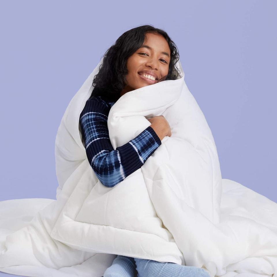 A queen-size <a href="https://amzn.to/2RqtaJU" target="_blank" rel="noopener noreferrer">Buffy Cloud Comforter</a> normally retails for $160, but you can get right now for <a href="https://fave.co/2HqWi27" target="_blank" rel="noopener noreferrer">$128</a> on Black Friday 2020. (Photo: Amazon)