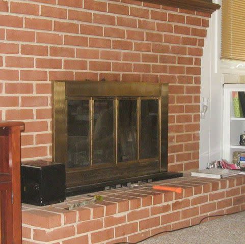 <p><a href="https://www.lovelyetc.com/how-to-paint-a-brick-fireplace-the-right-way/" data-component="link" data-source="inlineLink" data-type="externalLink" data-ordinal="1">Lovely Etc.</a></p>