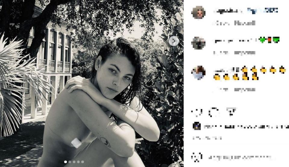 <p>Sui social è davvero molto attiva: la sua pagina Instagram ha quasi 900.000 follower. Merito anche degli splendidi scatti e dei video con i quali delizia i fan di tutto il mondo, tra shooting, sfilate e momenti di svago e di relax nella vita quotidiana.</p> 