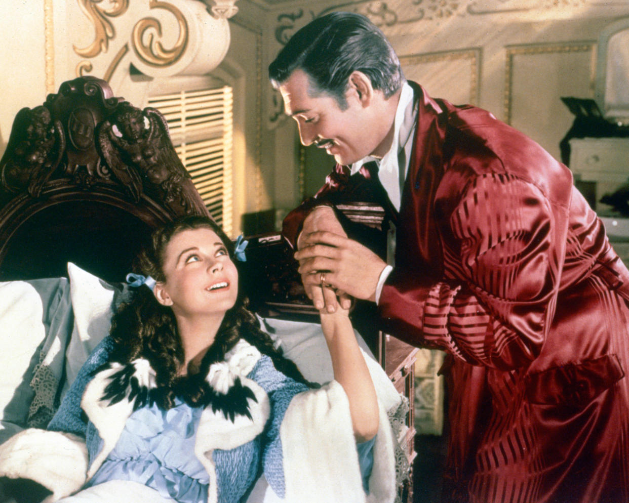 Clark Gable (1901 - 1960) as Rhett Butler and Vivien Leigh (1913 - 1967) as Scarlett O'Hara in the romantic epic 'Gone With The Wind', directed by Victor Fleming, 1939. (Photo by Silver Screen Collection/Hulton Archive/Getty Images)