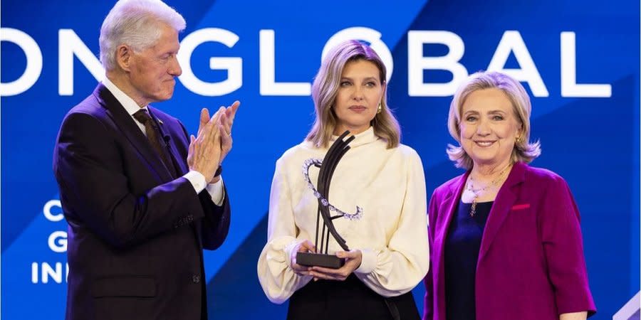 Bill and Hillary Clinton presented Olena Zelenska with the Clinton Global Citizen Awards