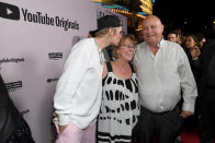 Los abuelos maternos de Justin Bieber, Diane Dale y Bruce Dale, también estuvieron en el Regency Bruin Theatre de Los Ángeles para apoyar a su nieto. (Foto: Kevin Mazur / Getty Images)