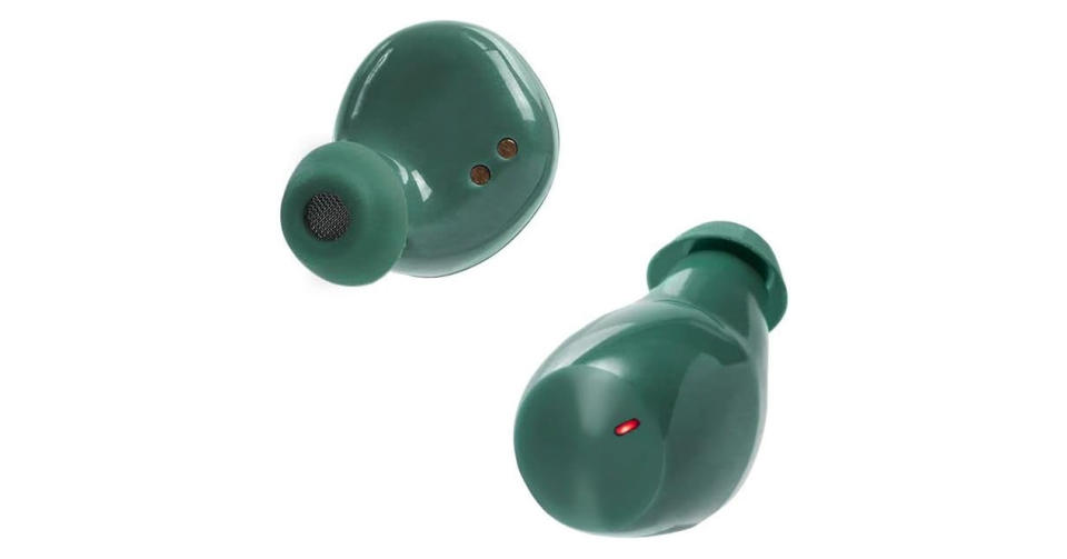 Los audífonos son de tipo botón y cómodos en la oreja gracias a su almohadilla de goma - Imagen: Amazon México