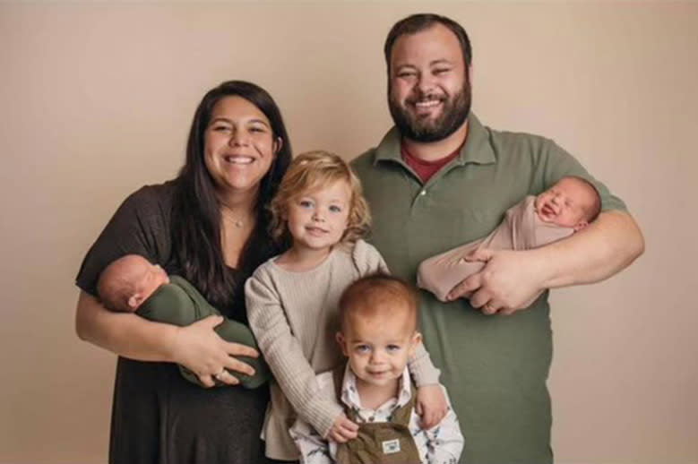 Adriana and William Zachary with their kids, Selena, Mason, and twins, Benjamin and Theodore. (Lexie Merlino Photography)