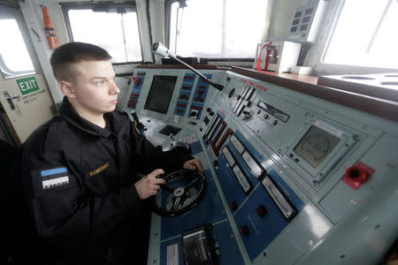 Estonian navy conscript Dimitri Komosko takes part in a training exercise in Tallinn, Estonia February 17, 2017. REUTERS/Ints Kalnins