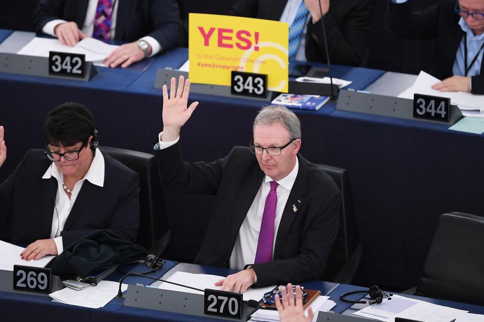 Axel Voss ließ mit seinen Statements keinen Zweifel daran, dass er sich mit dem Internet nicht ganz so gut auskennt. (Bild: Getty Images)