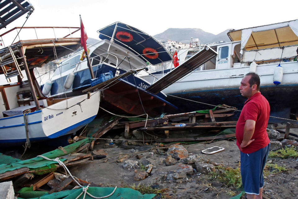 <p>A man looks at boats that crashed on top of each other in the harbor in Bodrum, in the overnight earthquake is seen in Bodrum, Turkey, Friday, July 21, 2017. (Photo: DHA-Depo Photos via AP) </p>