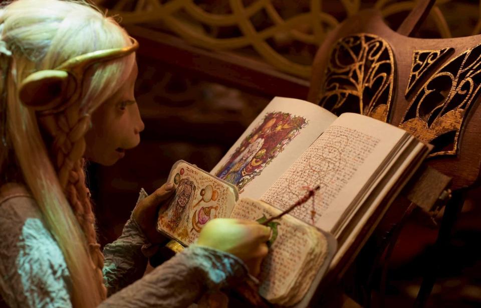 Netflix has finally offered Dark Crystal fans a deeper look at its prequelseries beyond some still images