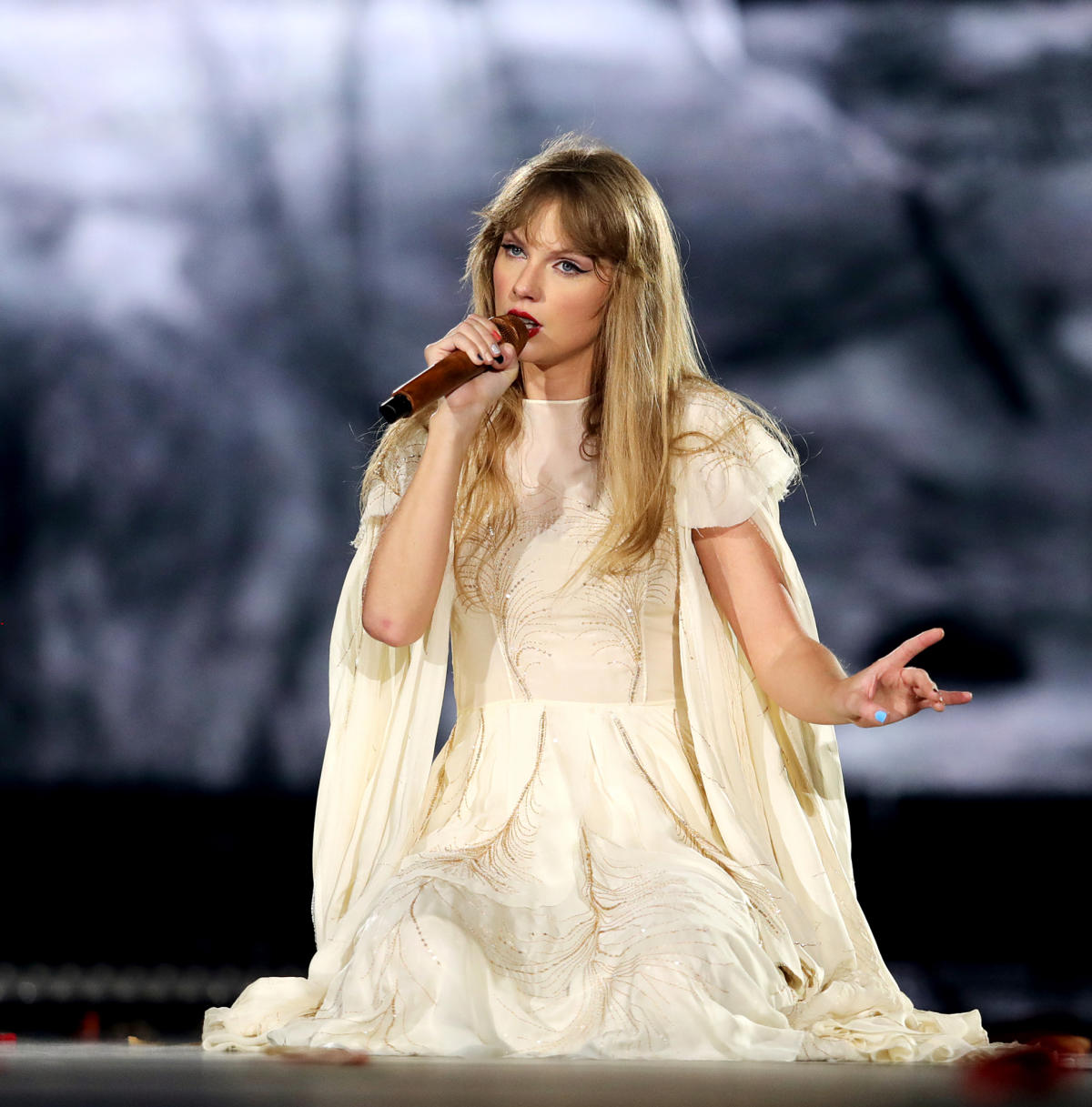 Taylor Swift's record label denied request to play her music during  Chiefs-Bears game, producer says – KS95 94.5