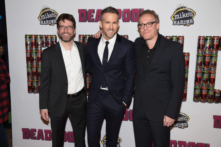 Deadpool writers Rhett Reese and Paul Wernick flank star Ryan Reynolds. (Photo: Nicholas Hunt/Getty Images)