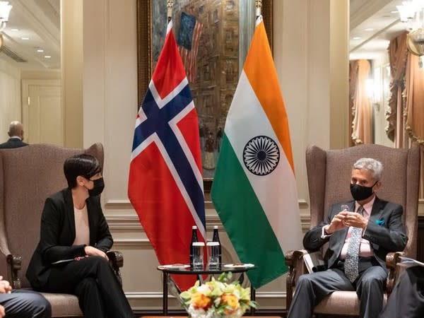 External Affairs Minister S Jaishankar with Norwegian Foreign Minister Ine Eriksen Soereide. (Twitter)