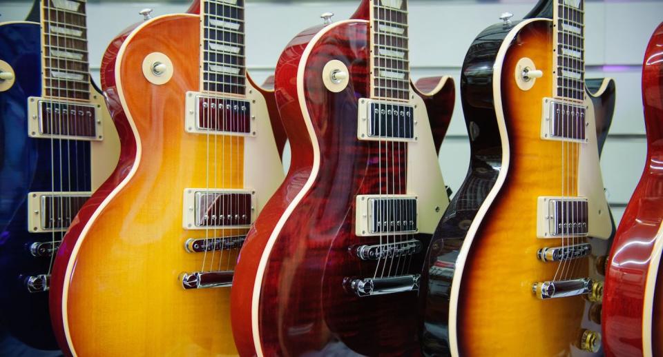 [Una serie di Gibson Les Paul]