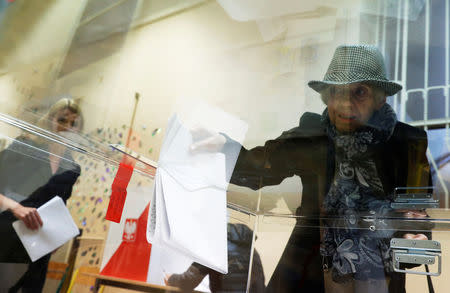 A woman casts her vote during the Polish regional elections, at a polling station in Warsaw, Poland, October 21, 2018. REUTERS/Kacper Pempel