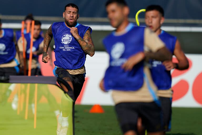 Nicolás Otamendi, otra vez listo para la acción