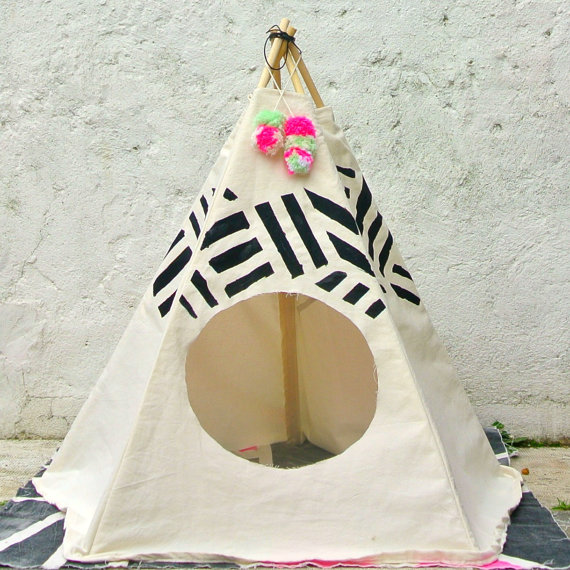 Cat/dog striped tipi