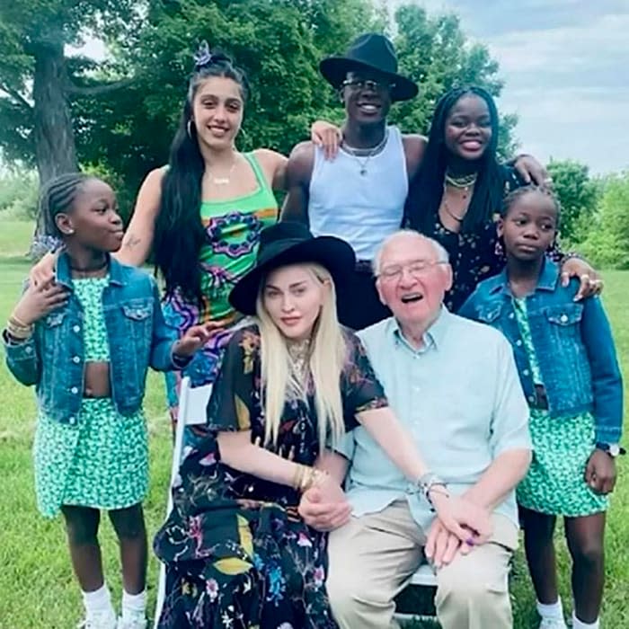 Madonna junto a sus hijas 