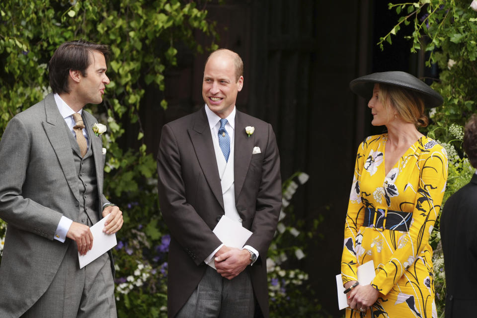 El príncipe Guillermo, centro, sale de la catedral de Chester tras la boda de Olivia Henson y Hugh Grosvenor, el duque de Westminster, el viernes 7 de junio de 2024. (Peter Byrne/PA vía AP)