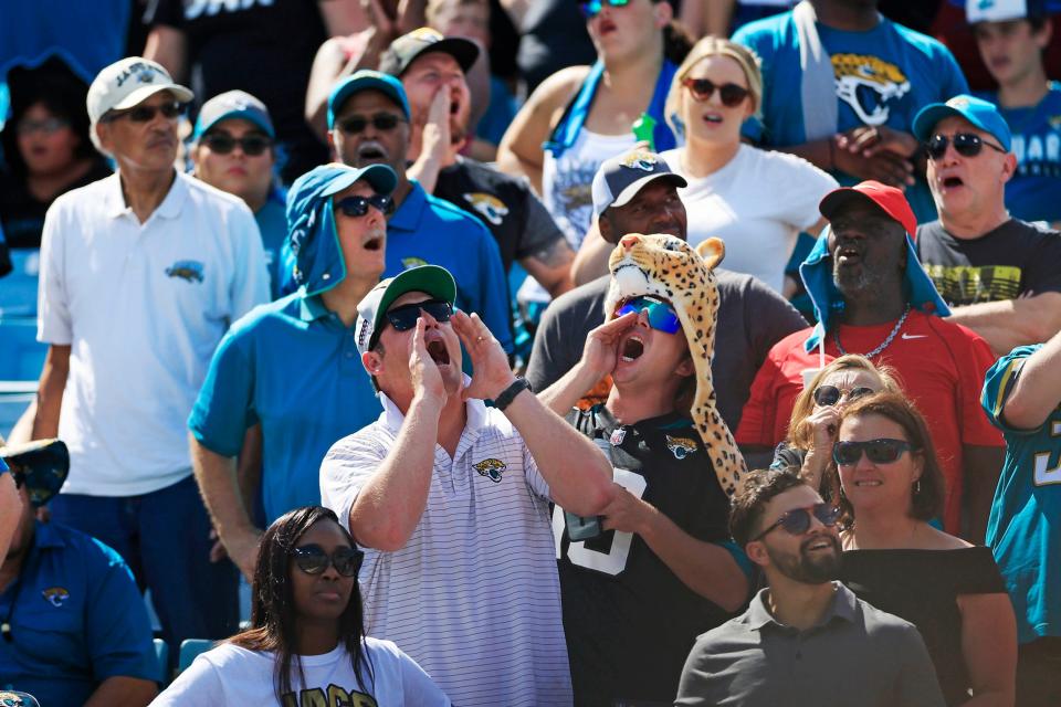 Jaguars fans joined Hall of Fame player Tony Boselli in the first "Duuuval!" of the day on Oct. 9 before playing the Houston Texans.