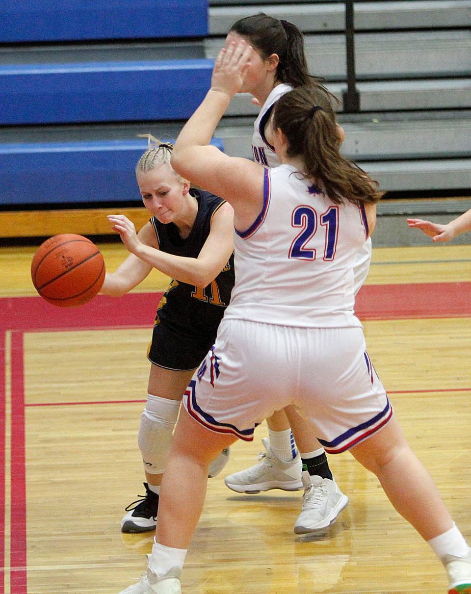 Hillsdale High School's Lacey Fickes (11) passes the ball on the baseline past Mapleton High School's Bre McKean (21) during high school girls basketball action Tuesday, Jan. 11, 2022 at Mapleton High School. TOM E. PUSKAR/TIMES-GAZETTE.COM