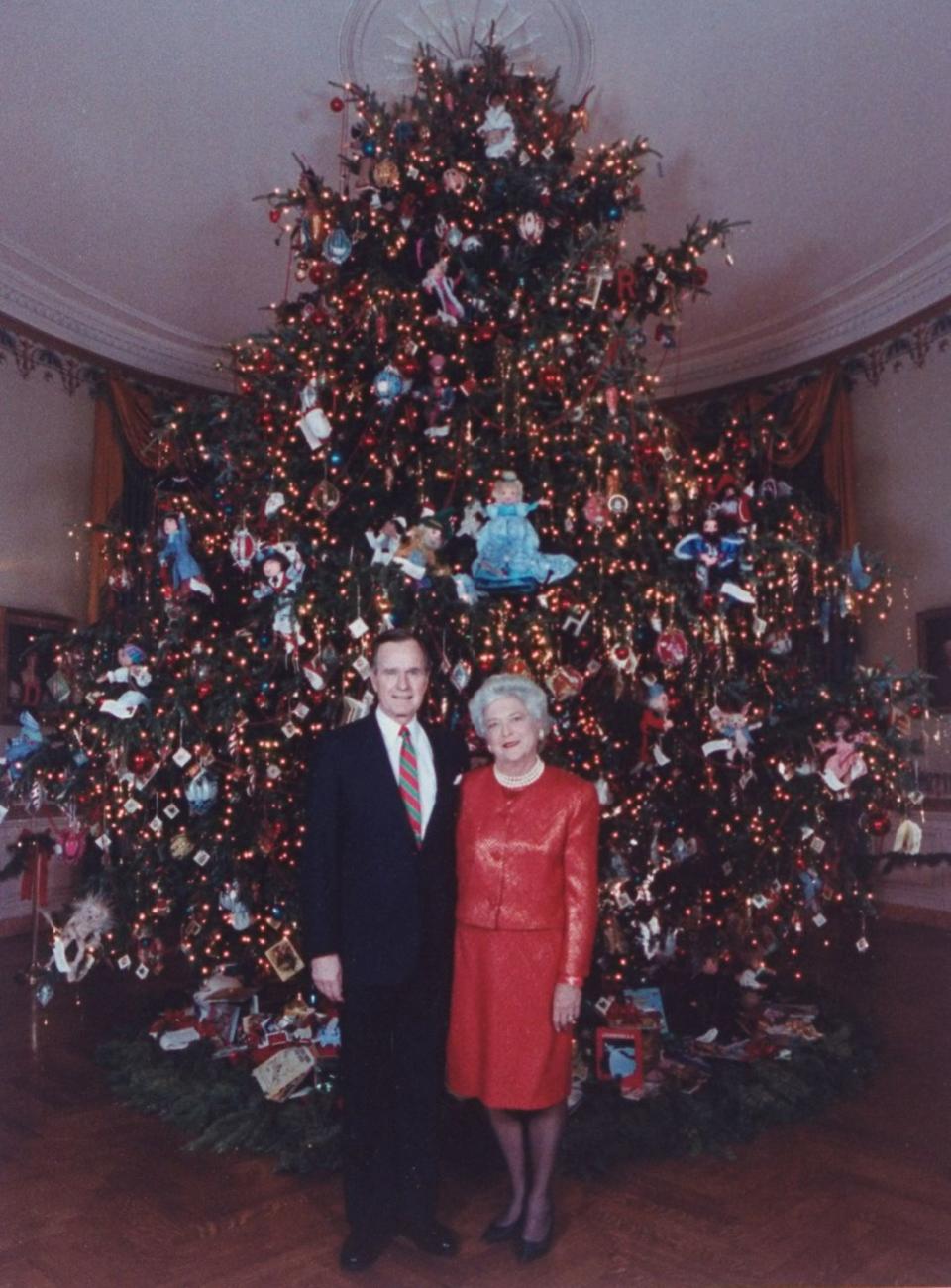<p>Barbara Bush decorated her first Christmas tree in the White House with different dolls from popular children's books. </p>
