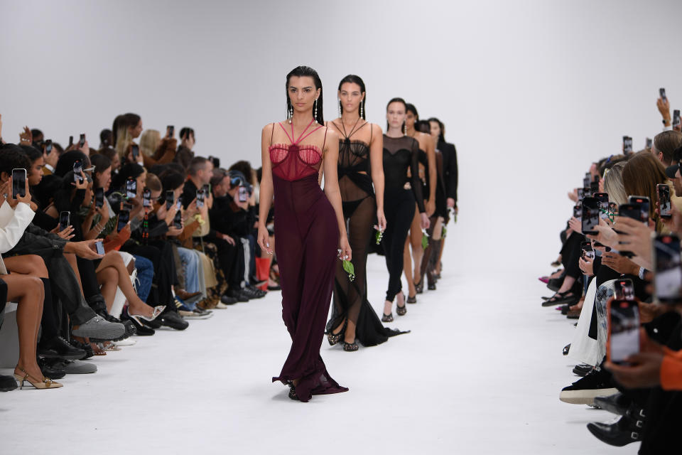 Emily Ratajkowski leads the finale at Nensi Dojaka RTW Spring 2023 on September 18, 2022, in London.