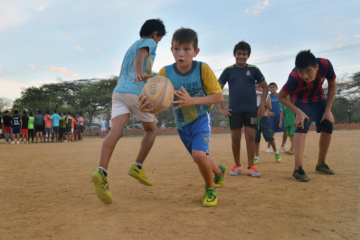 Foto de recurso. Niños colombianos participan en un entrenamiento de rugby (AFP | Diana Sánchez)