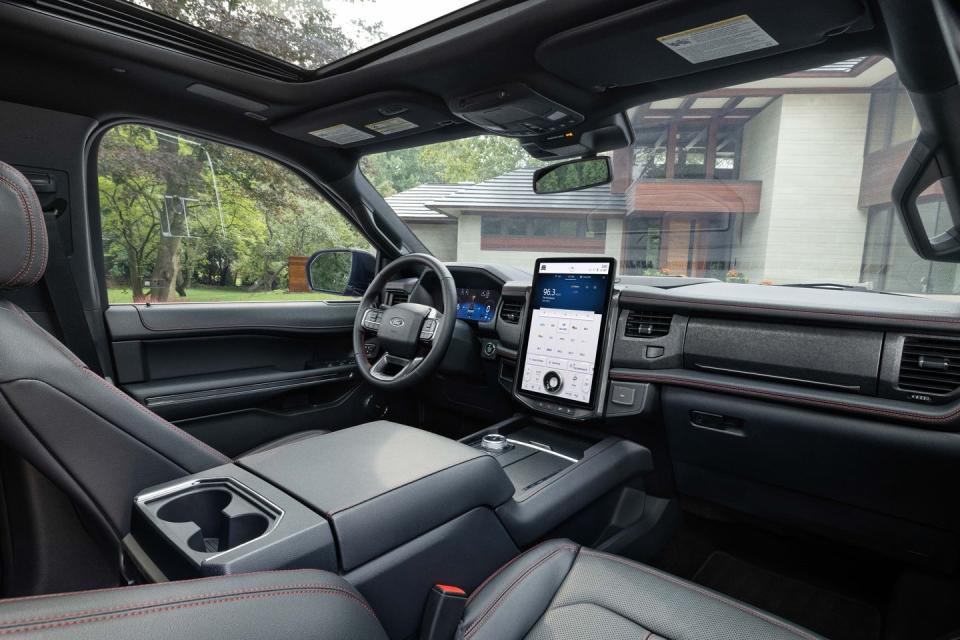 <p>2022 Ford Expedition Stealth Performance Package</p>