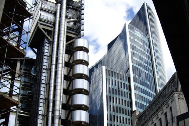 Death fall: The City's Willis building, pictured right, stands opposite Lloyds of London: wikimedia commons